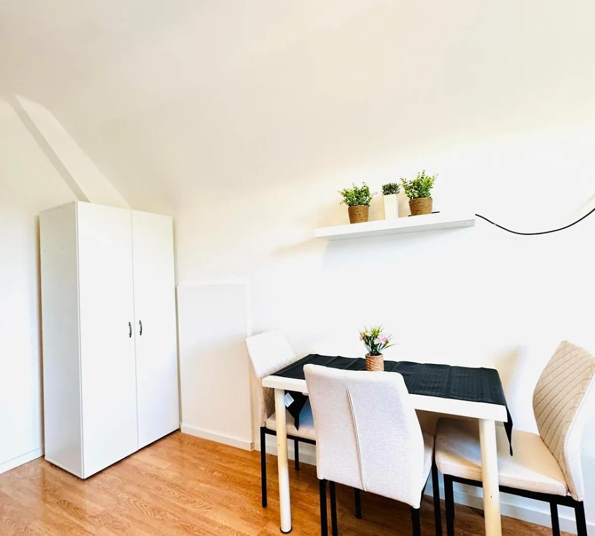 Spacious Garden Villa Near Danube For 16 Guests Vienna