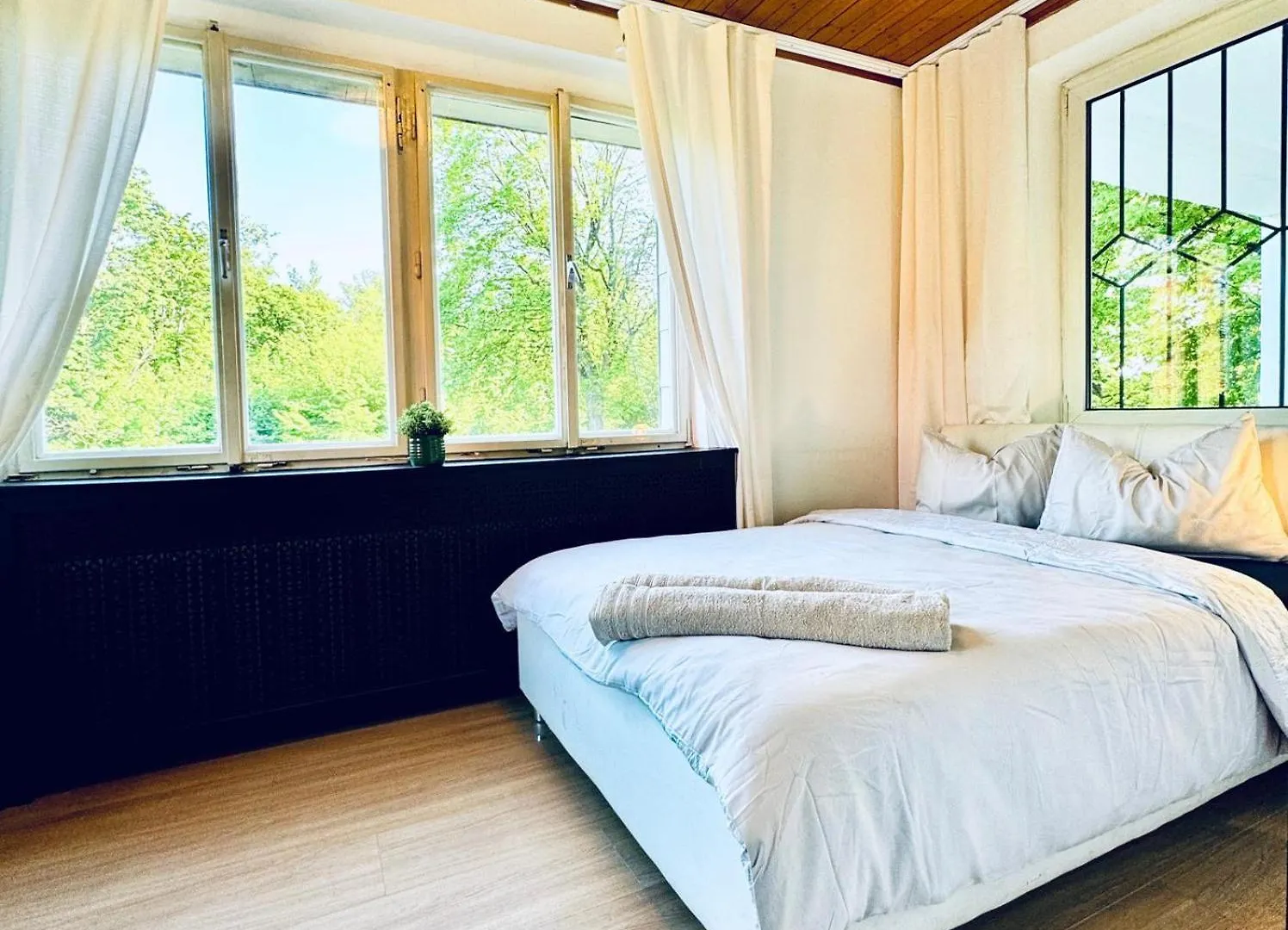 Spacious Garden Villa Near Danube For 16 Guests Vídeň 0*,  Rakousko