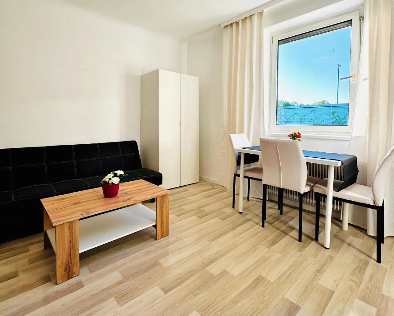 Spacious Garden Villa Near Danube For 16 Guests Vienna Apartment