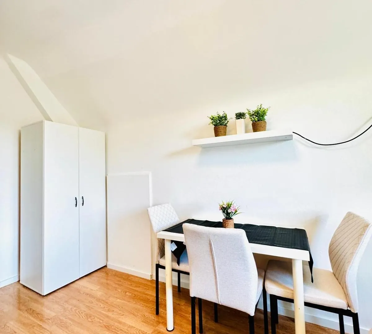 Spacious Garden Villa Near Danube For 16 Guests Vienna