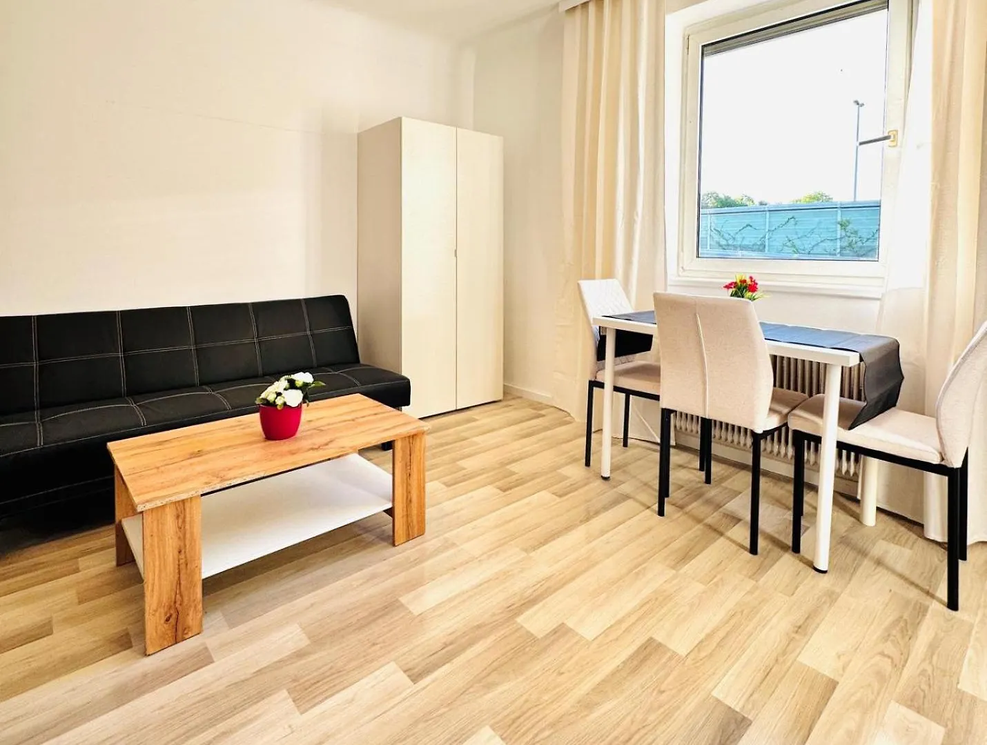 Spacious Garden Villa Near Danube For 16 Guests Vienna Apartment