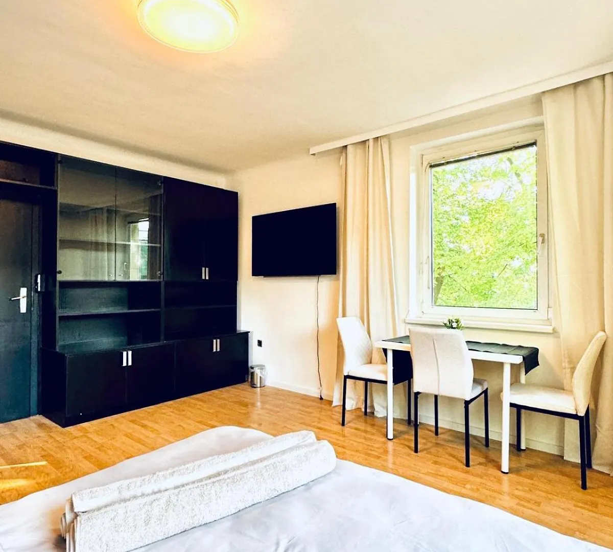 Apartment Spacious Garden Villa Near Danube For 16 Guests Vienna Austria