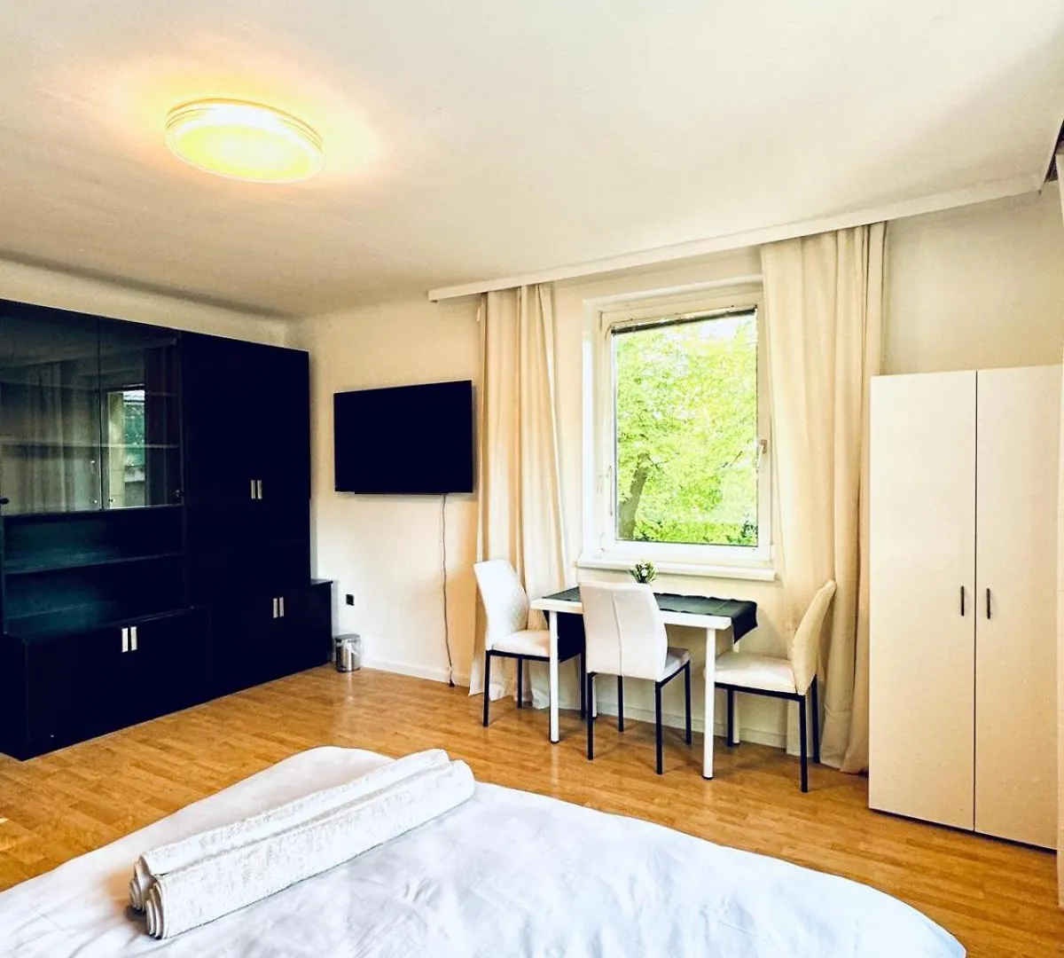 Spacious Garden Villa Near Danube For 16 Guests Vienna 0*,  Austria