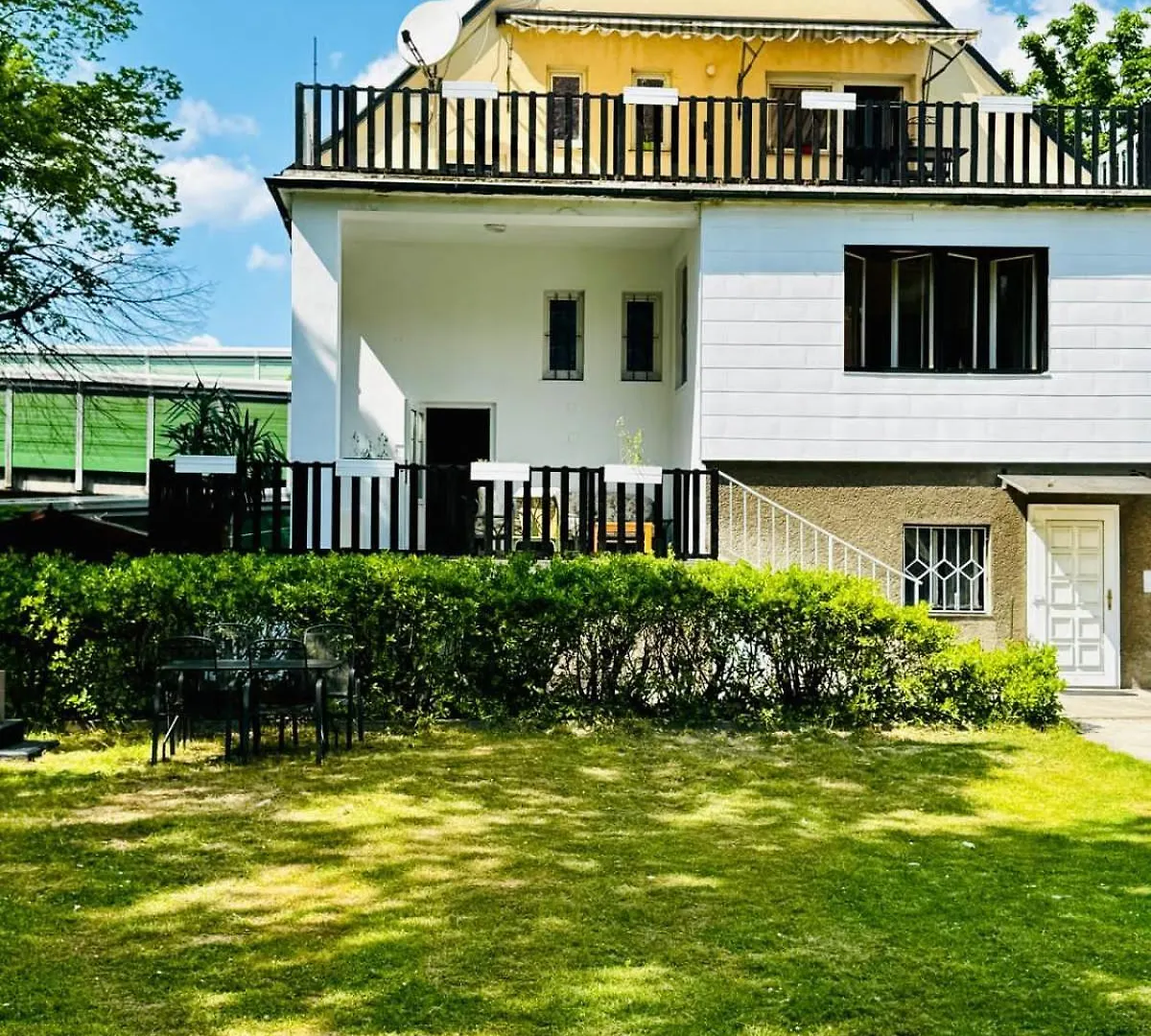 Apartment Spacious Garden Villa Near Danube For 16 Guests Vienna