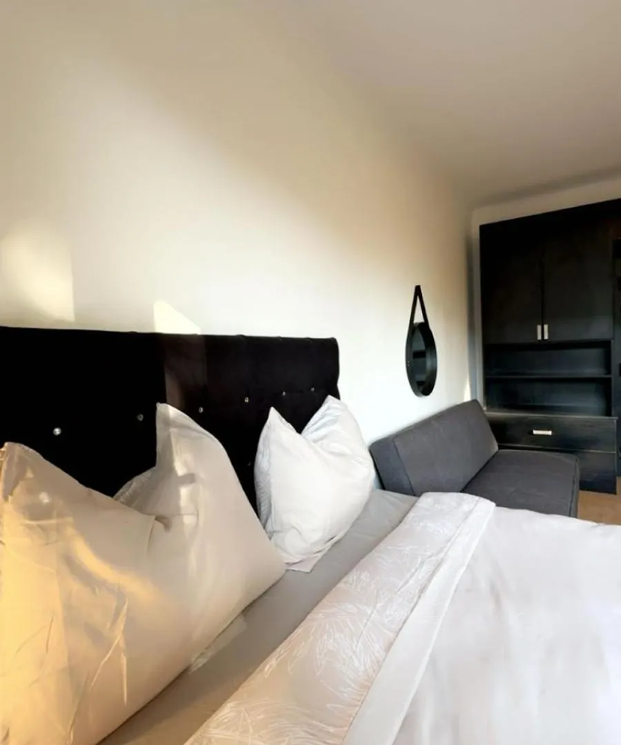 Apartment Spacious Garden Villa Near Danube For 16 Guests Vienna