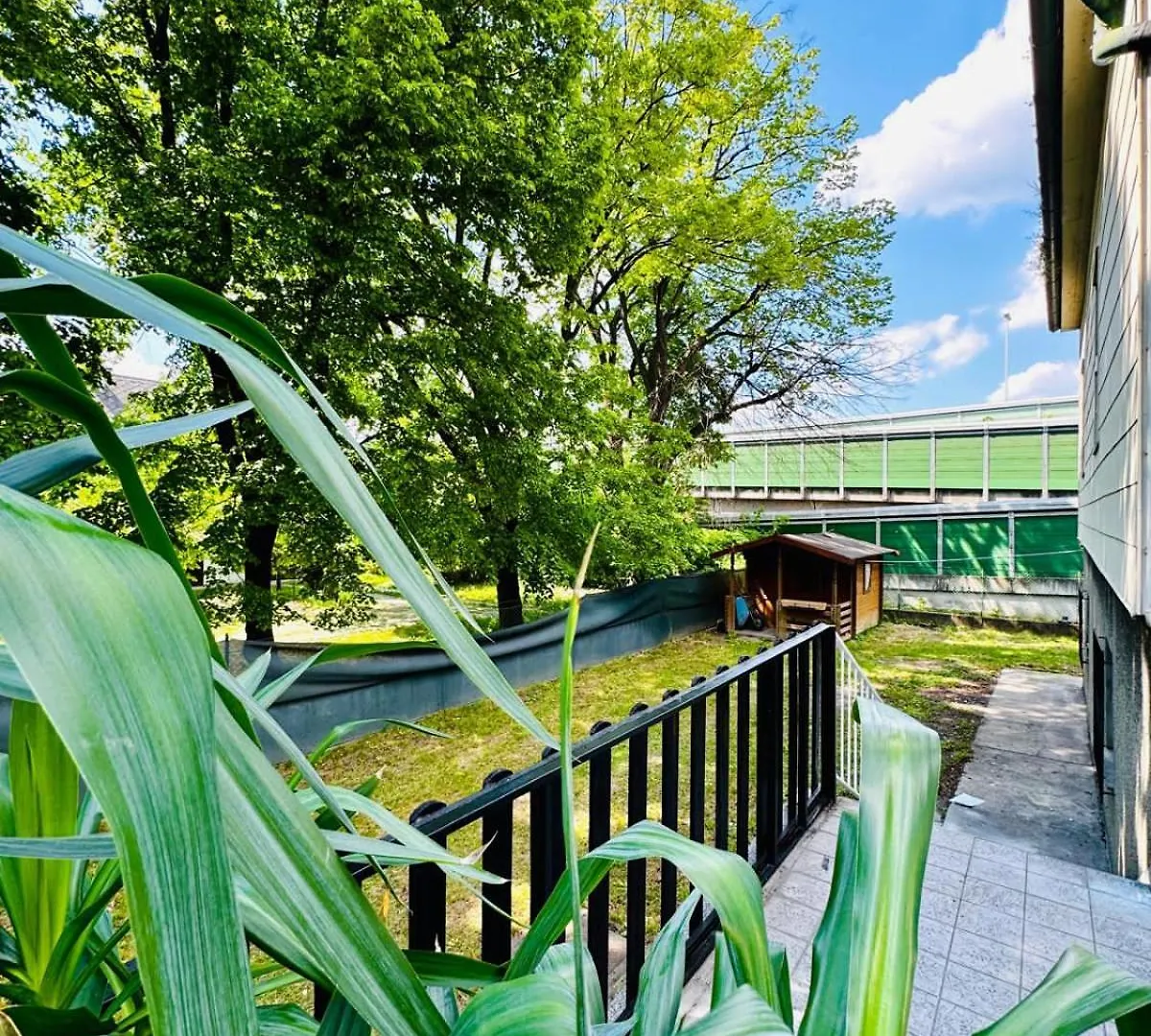 Spacious Garden Villa Near Danube For 16 Guests Vienna