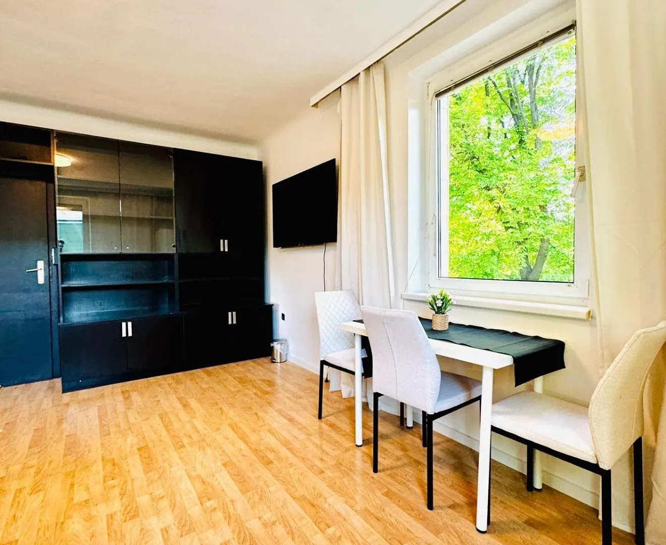 Apartment Spacious Garden Villa Near Danube For 16 Guests Vienna