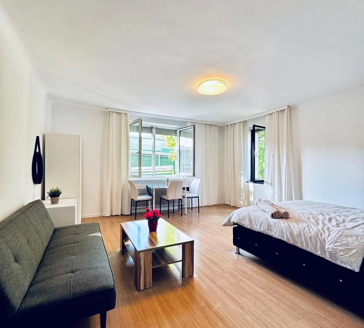 Spacious Garden Villa Near Danube For 16 Guests Vienna Apartment