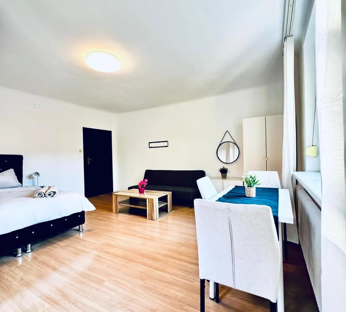 Spacious Garden Villa Near Danube For 16 Guests Vienna