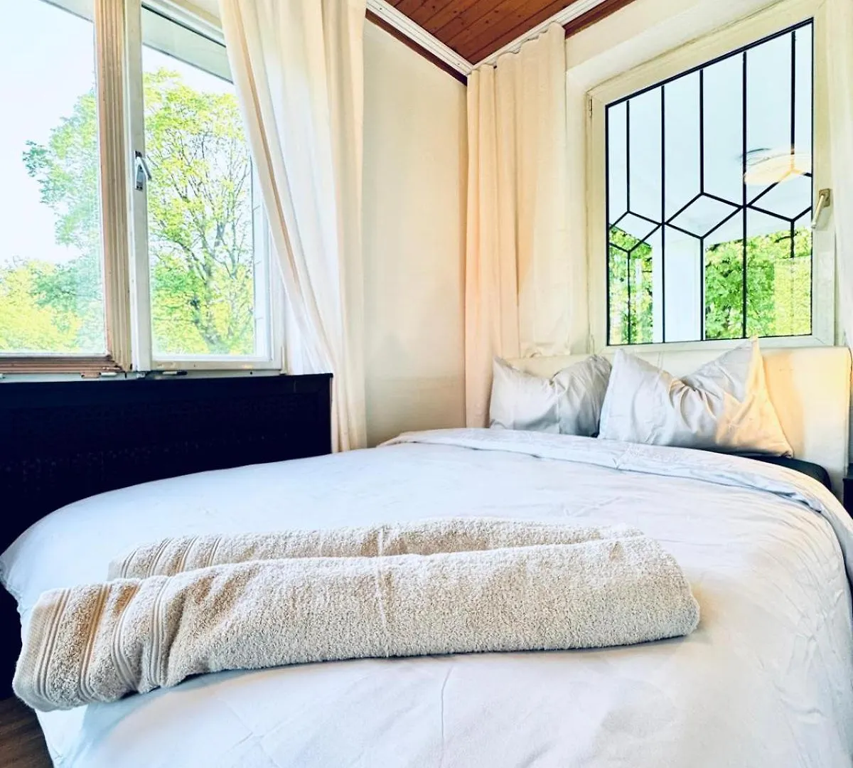 Spacious Garden Villa Near Danube For 16 Guests Vienna Apartment