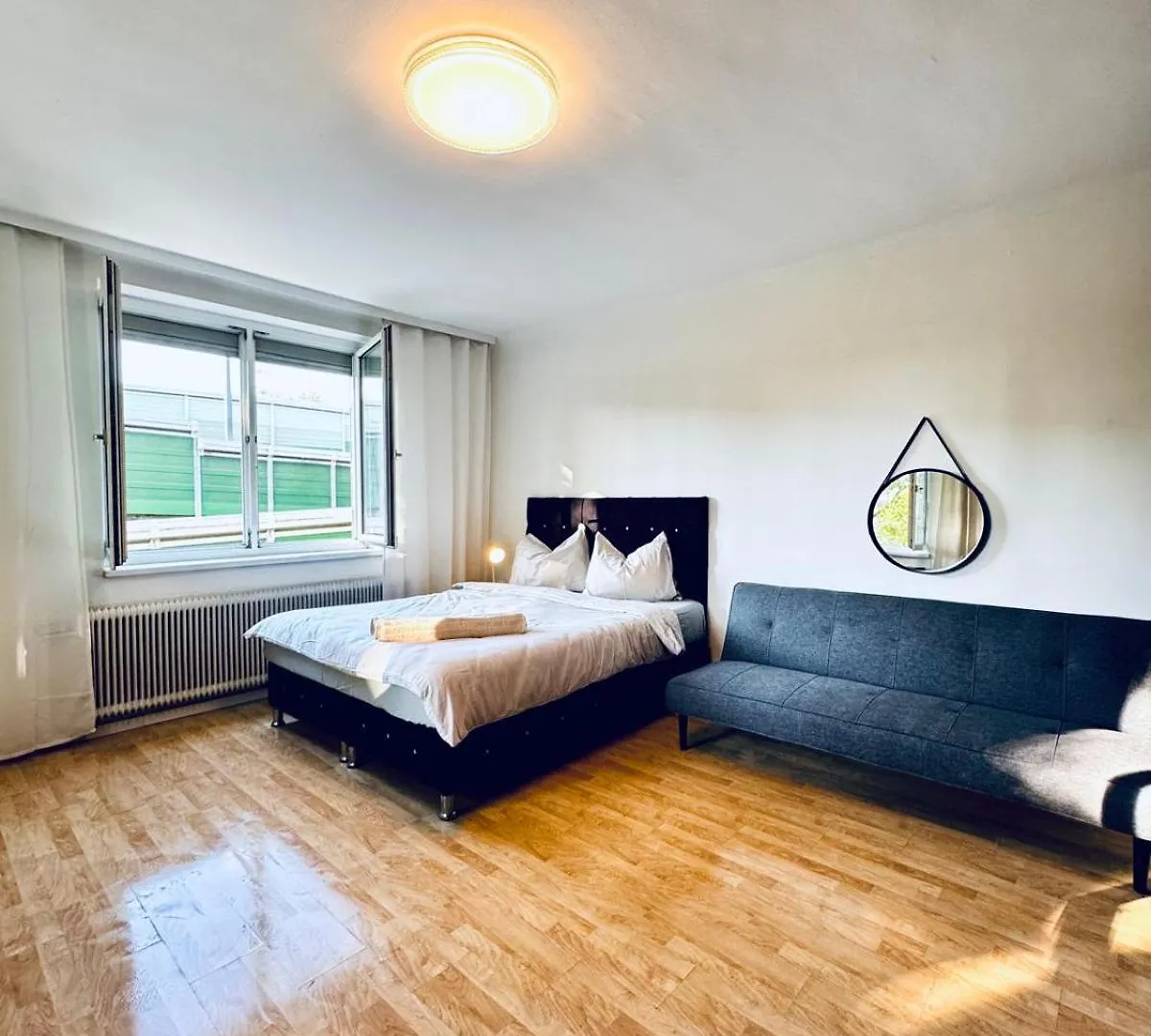 Apartment Spacious Garden Villa Near Danube For 16 Guests Vienna
