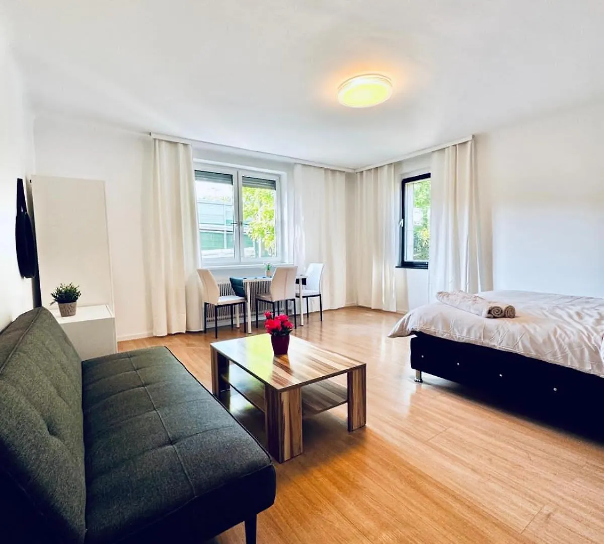 Spacious Garden Villa Near Danube For 16 Guests Vienna 0*,  Austria