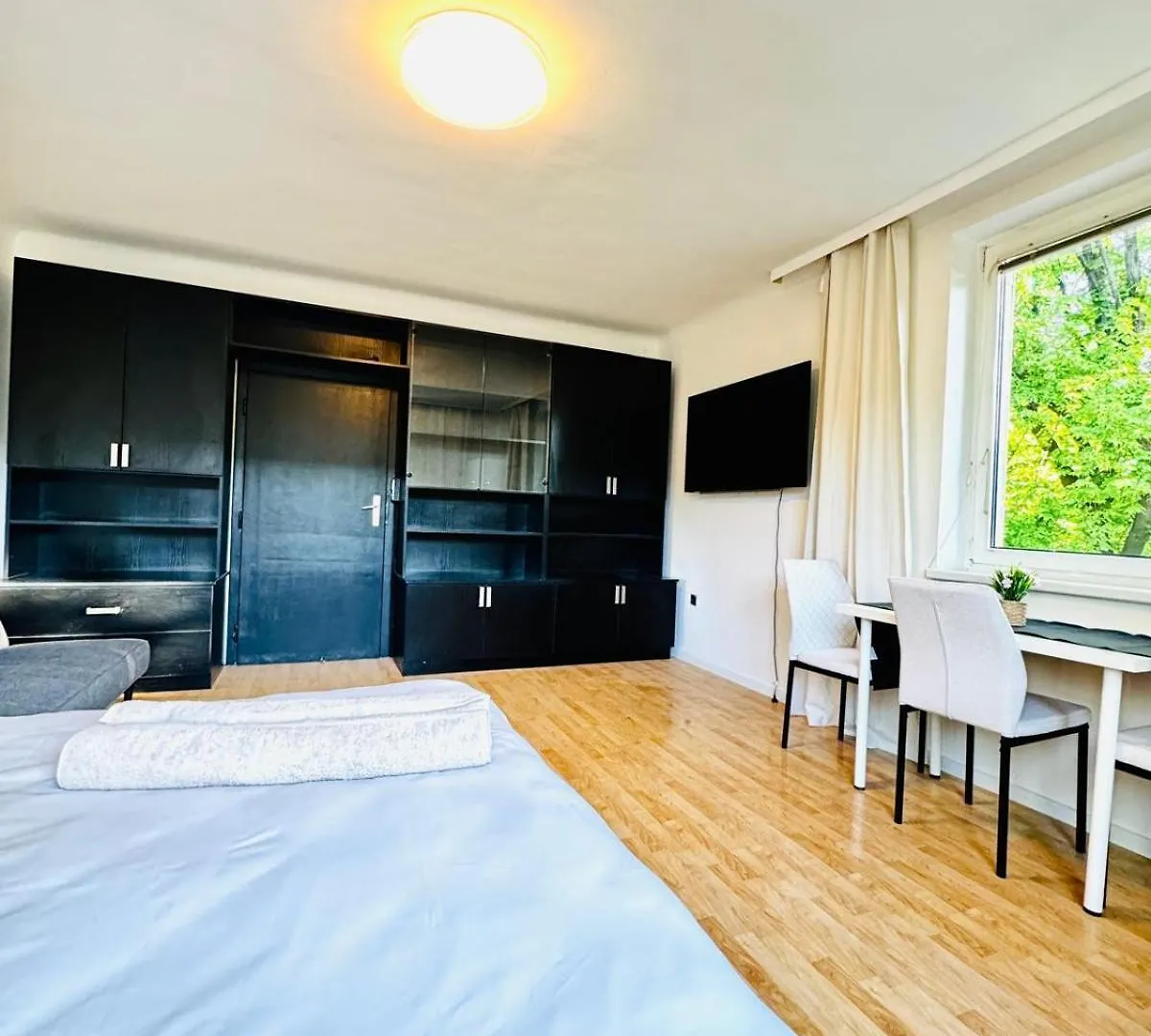 Spacious Garden Villa Near Danube For 16 Guests Vienna