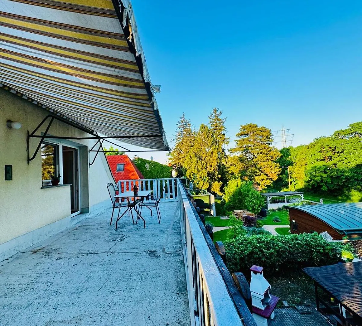 Apartment Spacious Garden Villa Near Danube For 16 Guests Vienna