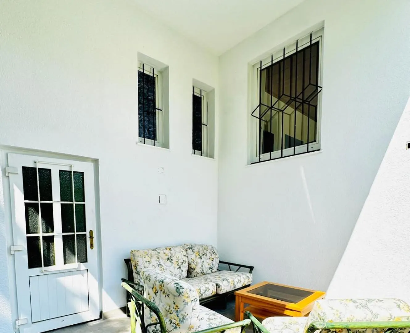 Spacious Garden Villa Near Danube For 16 Guests Vienna