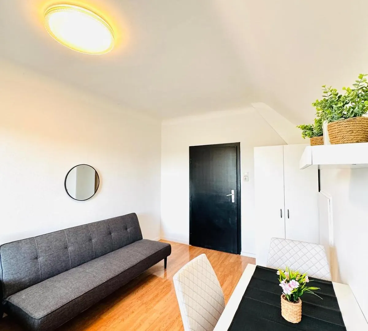 Apartment Spacious Garden Villa Near Danube For 16 Guests Vienna