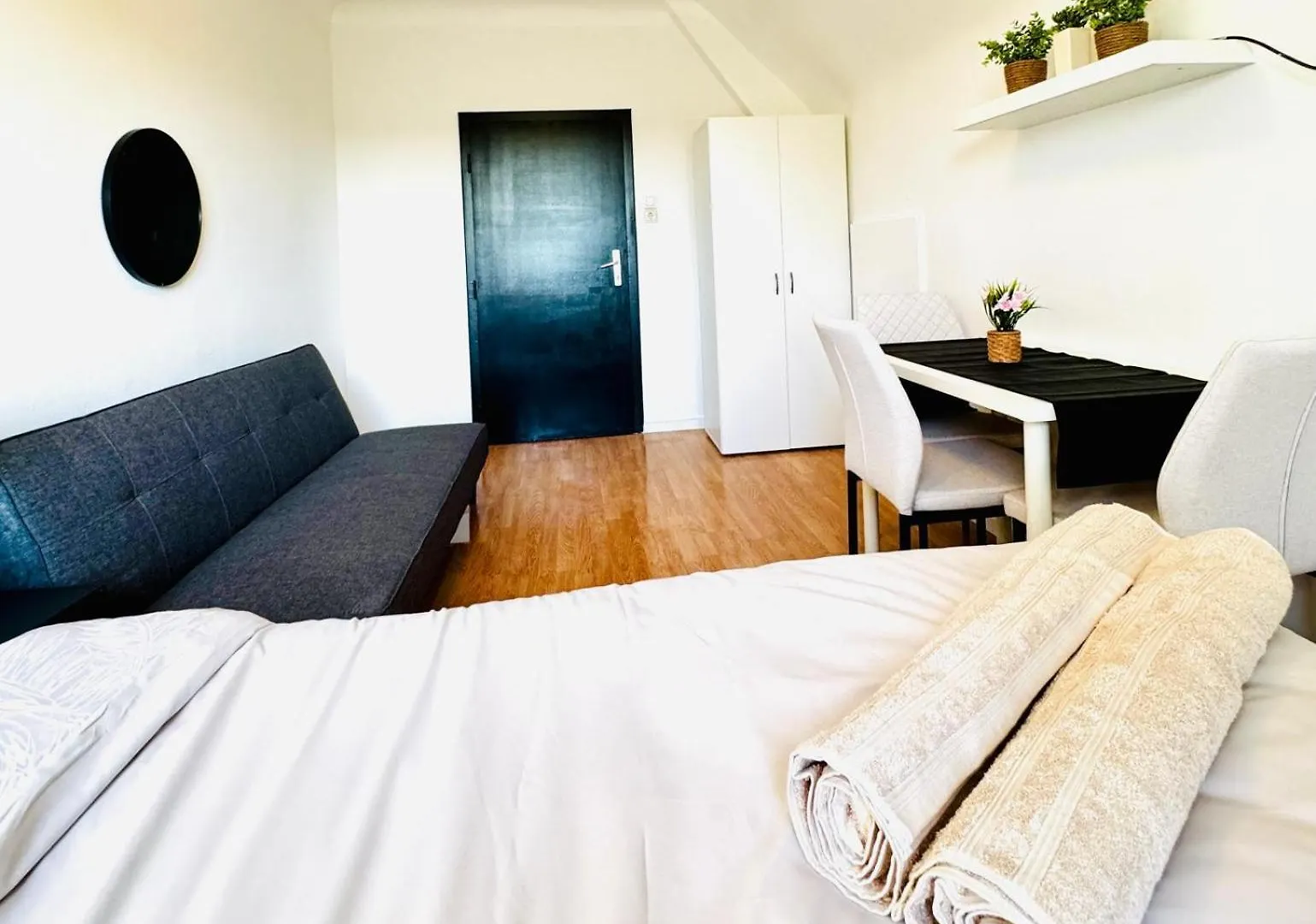 Apartment Spacious Garden Villa Near Danube For 16 Guests Vienna