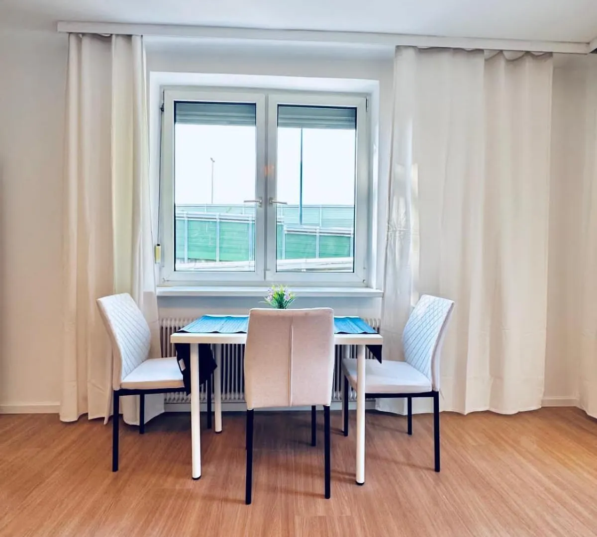Spacious Garden Villa Near Danube For 16 Guests Vienna Apartment