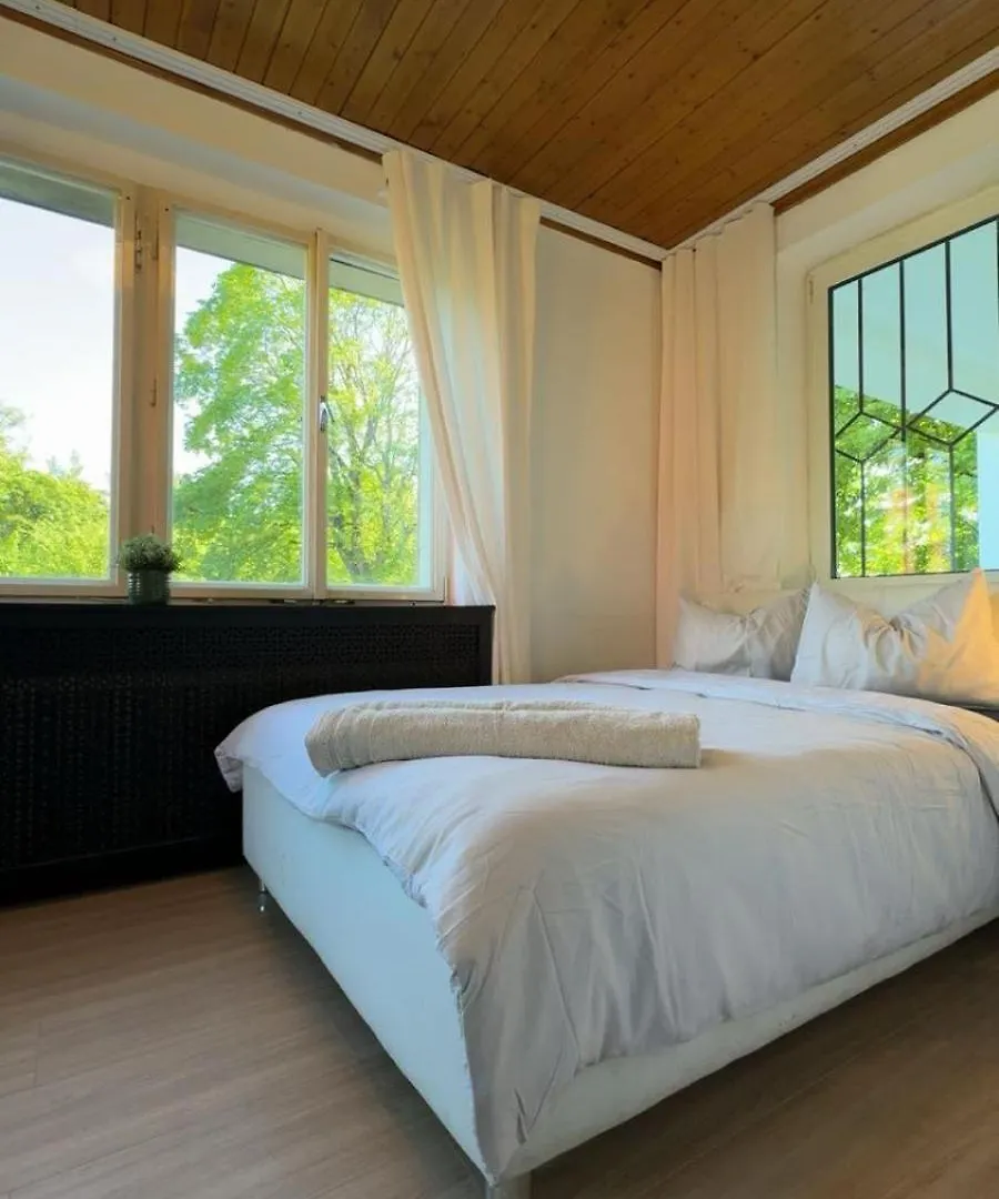 Apartment Spacious Garden Villa Near Danube For 16 Guests Vienna