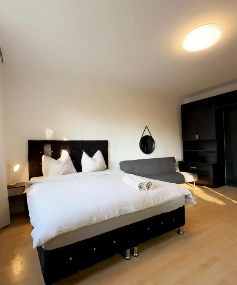 Spacious Garden Villa Near Danube For 16 Guests Vienna