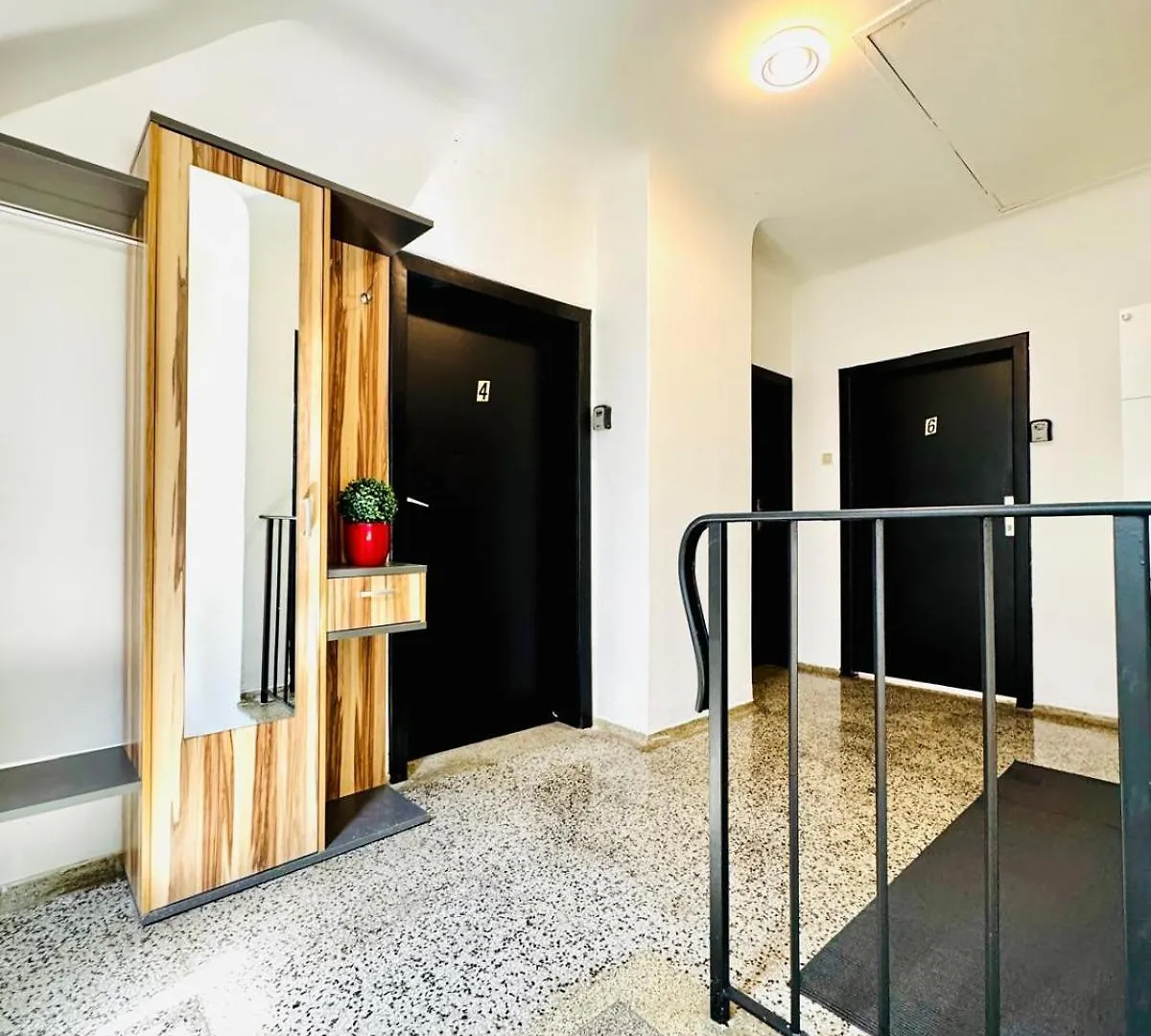 Spacious Garden Villa Near Danube For 16 Guests Vienna Apartment