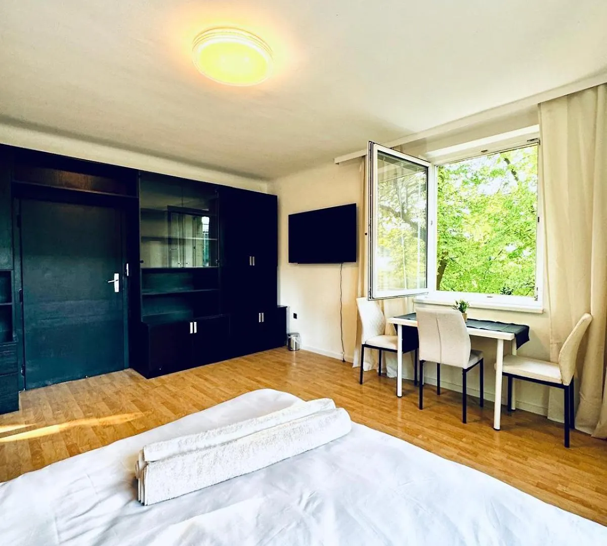 Apartment Spacious Garden Villa Near Danube For 16 Guests Vienna